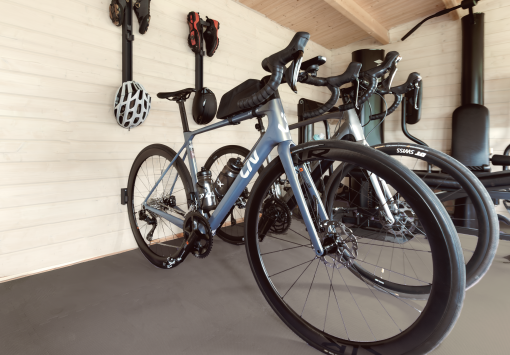 Image shows bike parked in the PLAced Verticale lower stop
